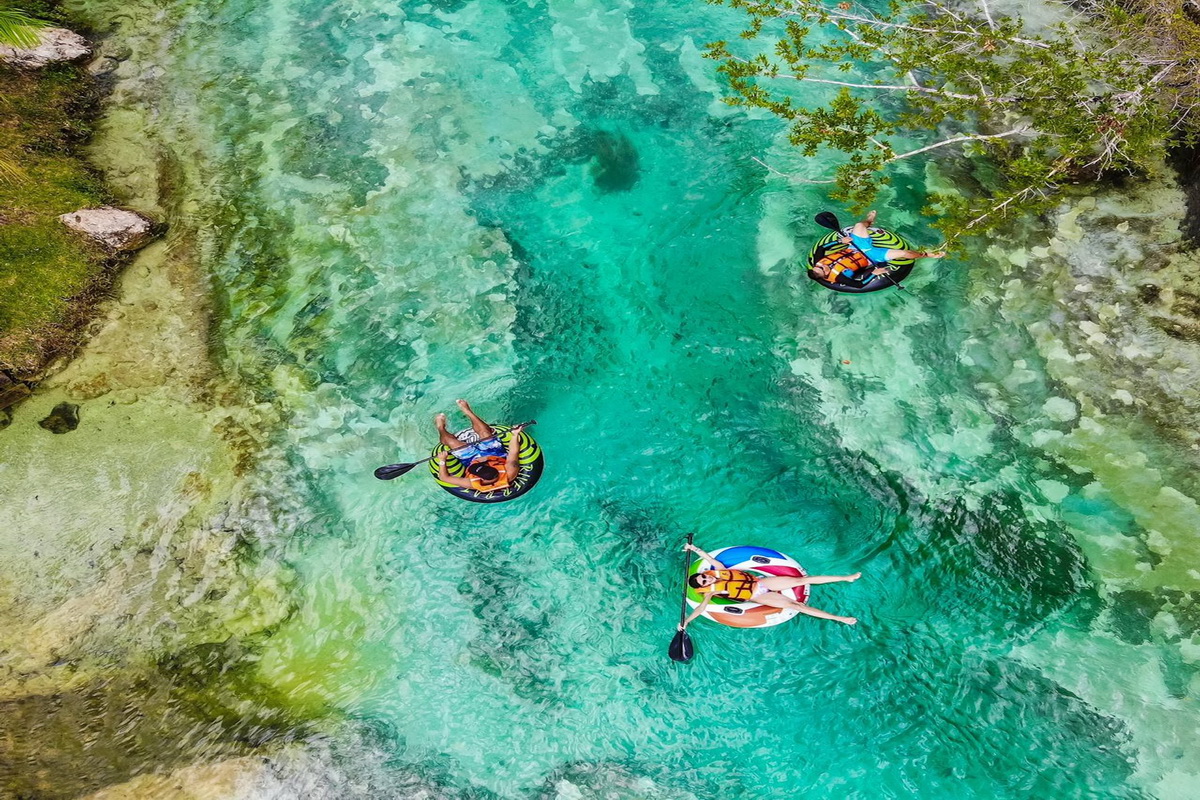 river-tubing-at-seven-color-lagoon