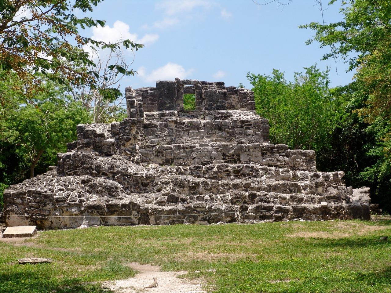 mayan-ruins-island-tour-beach