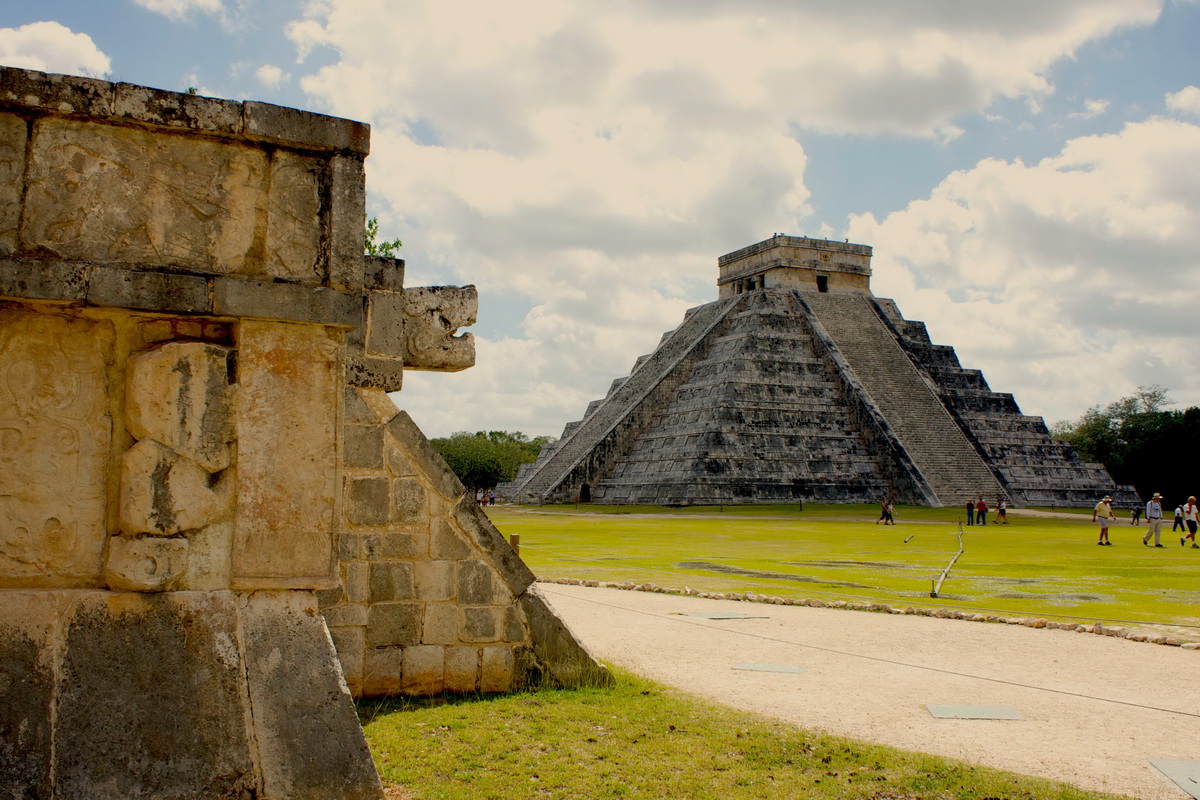 chichen-itza-mayan-ruins-yucatan-5